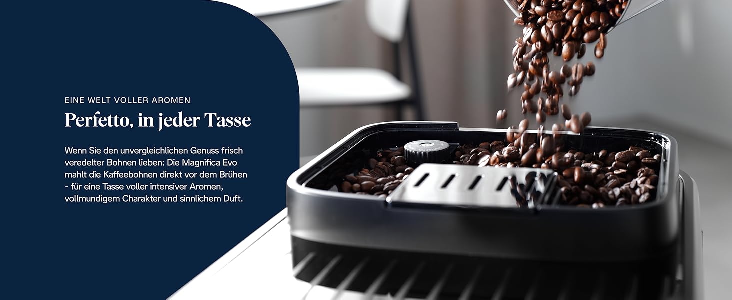 Der Text lautet „Perfetti. in jeder Tasse“. Produktfotografie in Nahaufnahme von Kaffeebohnen, die bei dramatischer Beleuchtung auf eine metallische Oberfläche fallen.